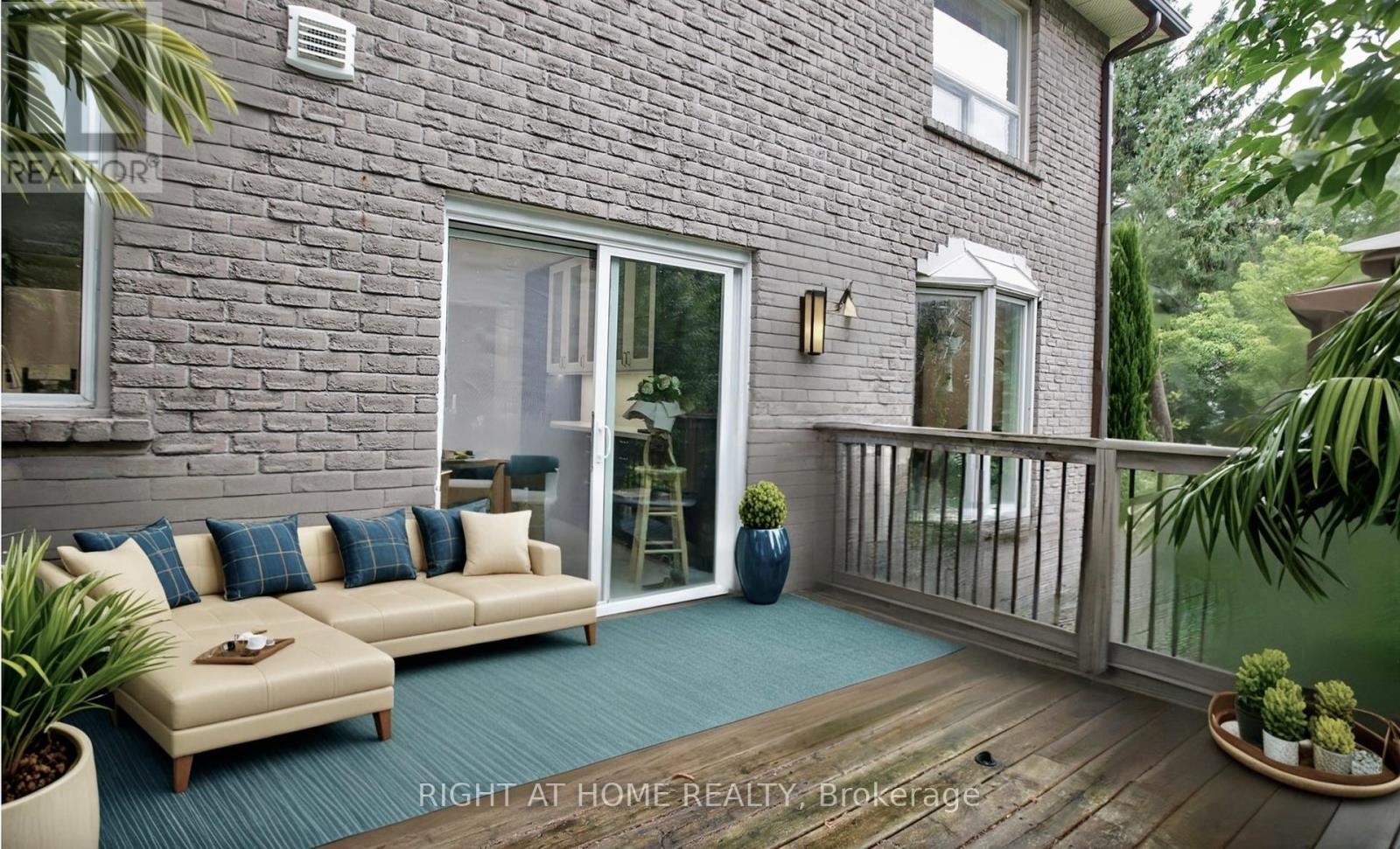 












42 WILLIAM STREET

,
East Gwillimbury (Sharon),




Ontario
L0G1V0

