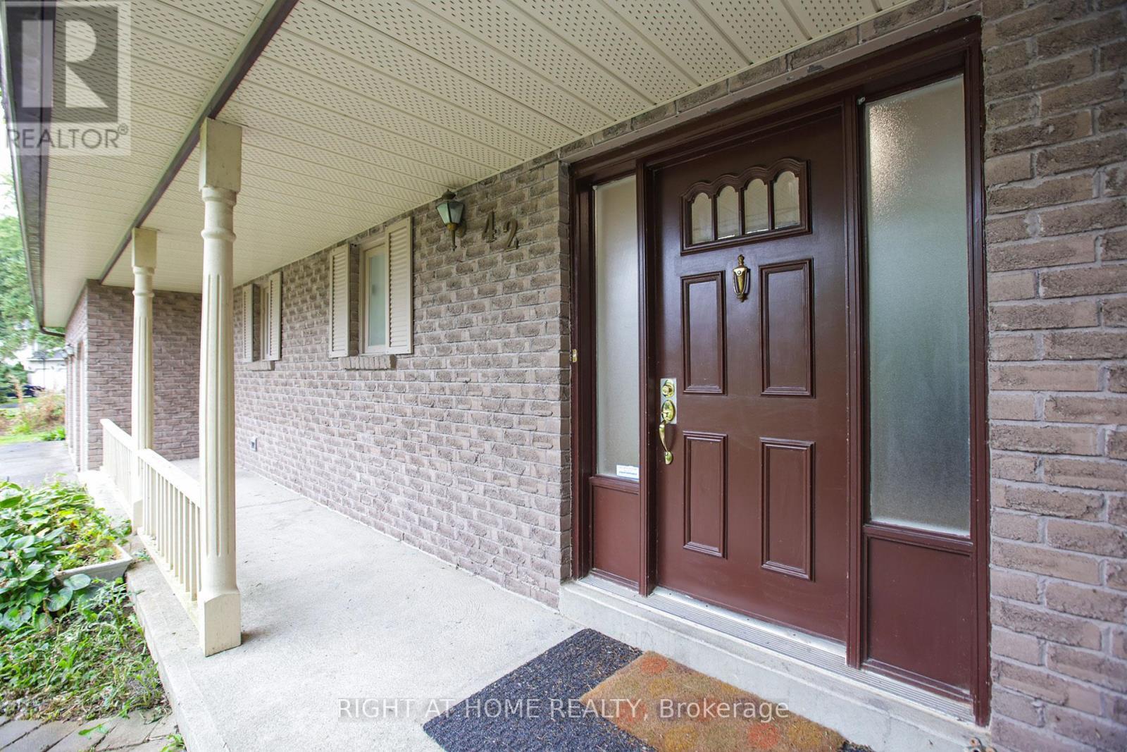 












42 WILLIAM STREET

,
East Gwillimbury (Sharon),




Ontario
L0G1V0

