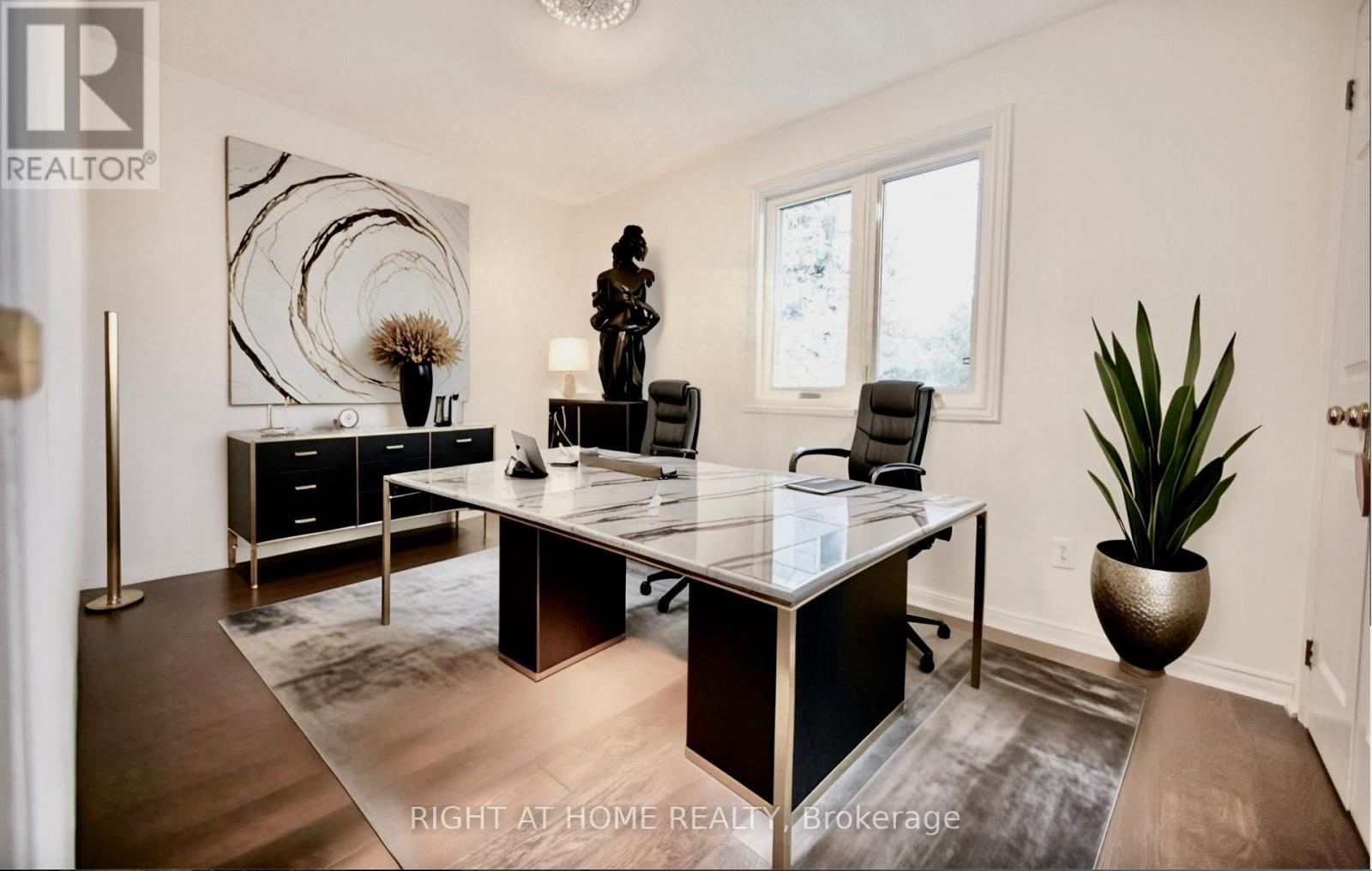 












42 WILLIAM STREET

,
East Gwillimbury (Sharon),




Ontario
L0G1V0

