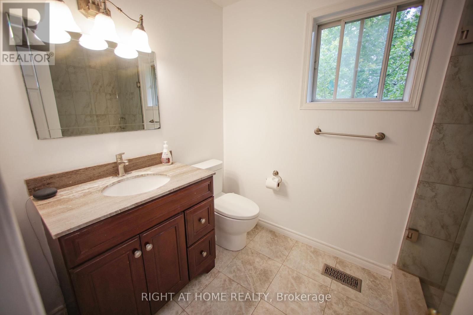 












42 WILLIAM STREET

,
East Gwillimbury (Sharon),




Ontario
L0G1V0

