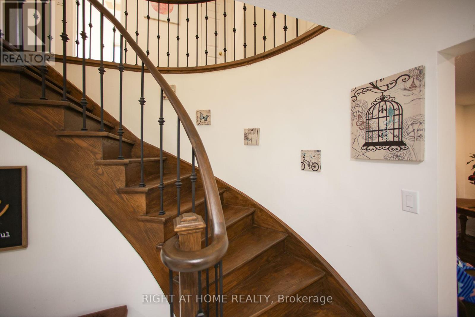 












42 WILLIAM STREET

,
East Gwillimbury (Sharon),




Ontario
L0G1V0

