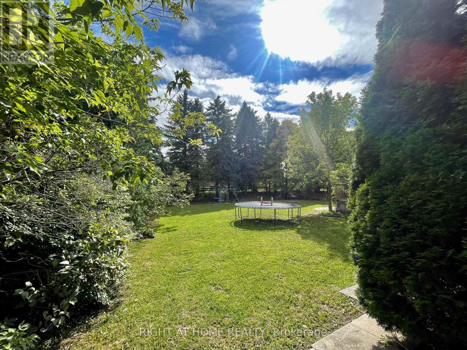 












42 WILLIAM STREET

,
East Gwillimbury (Sharon),




Ontario
L0G1V0

