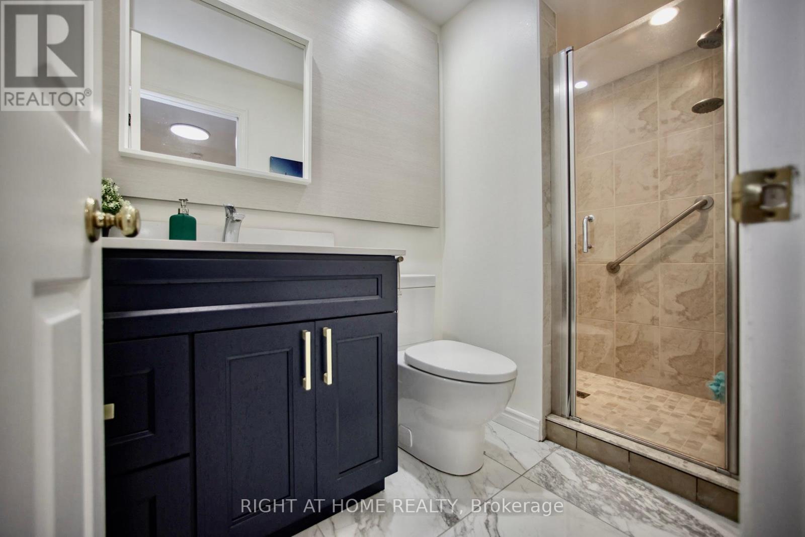 












42 WILLIAM STREET

,
East Gwillimbury (Sharon),




Ontario
L0G1V0

