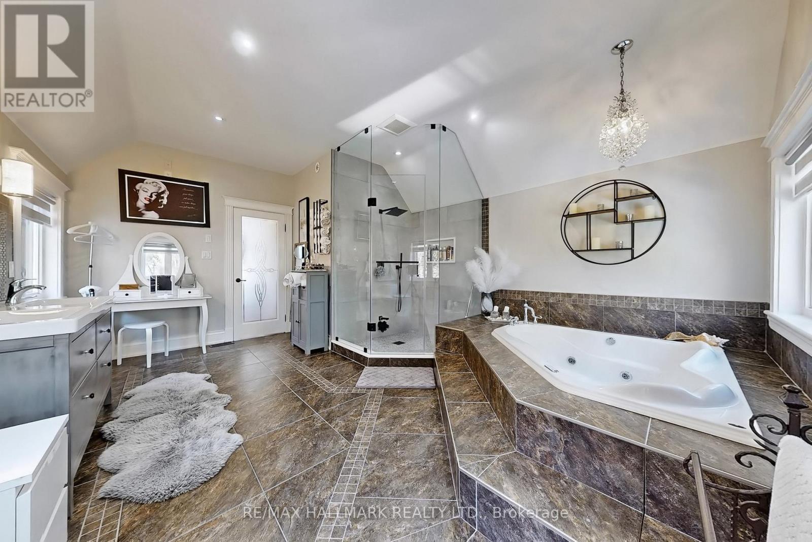 












83 HAMBLY AVENUE

,
King (King City),




Ontario
L7B1J1

