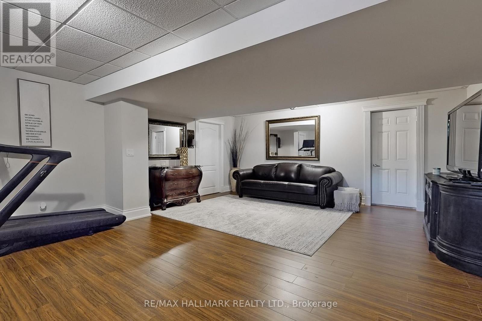 












83 HAMBLY AVENUE

,
King (King City),




Ontario
L7B1J1

