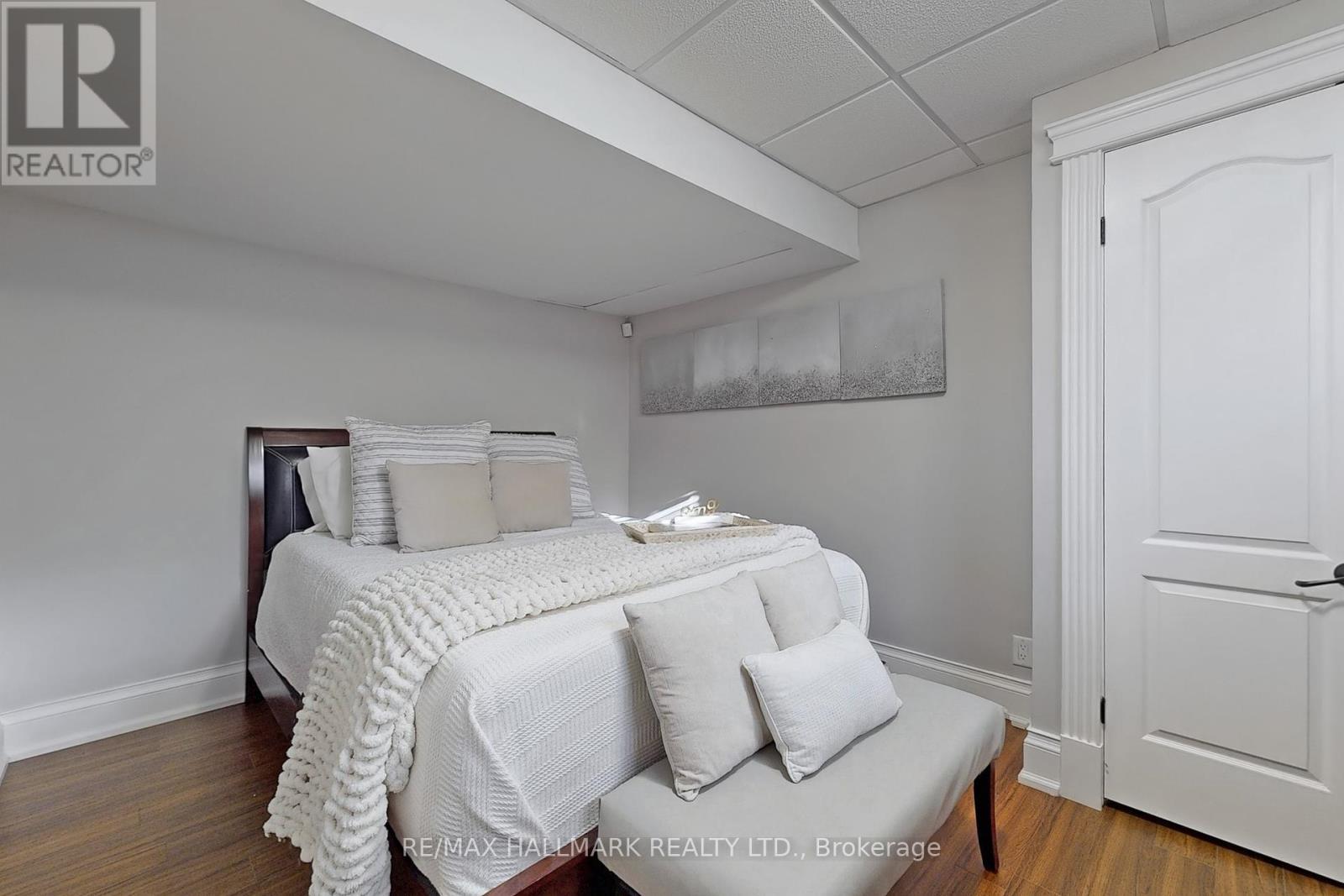 












83 HAMBLY AVENUE

,
King (King City),




Ontario
L7B1J1

