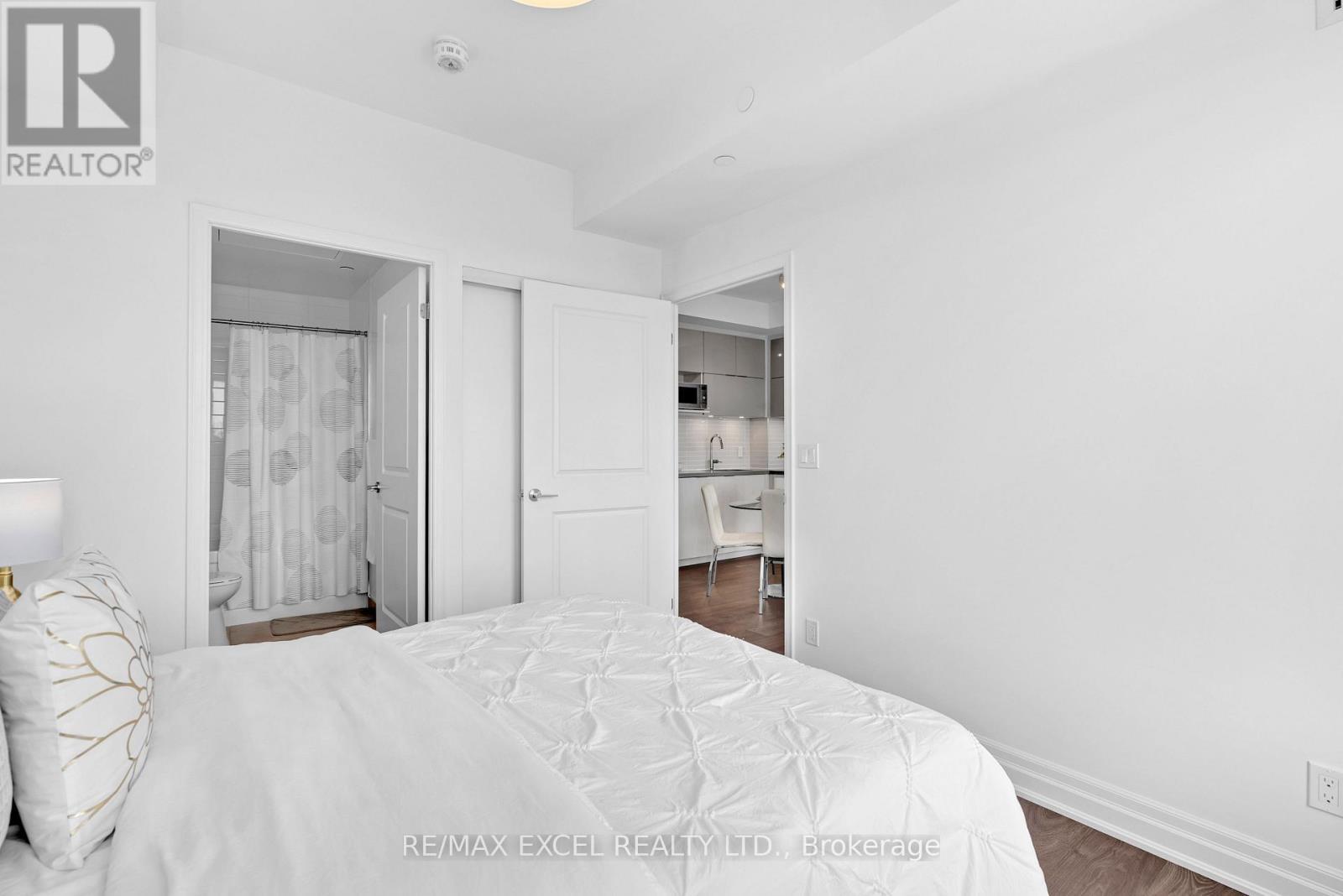 












1411 - 10 ROUGE VALLEY DRIVE W

,
Markham (Unionville),




Ontario
L6G0G9

