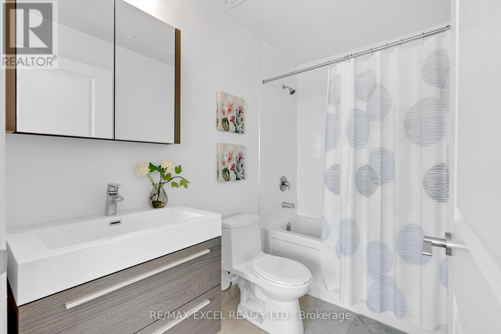 












1411 - 10 ROUGE VALLEY DRIVE W

,
Markham (Unionville),




Ontario
L6G0G9

