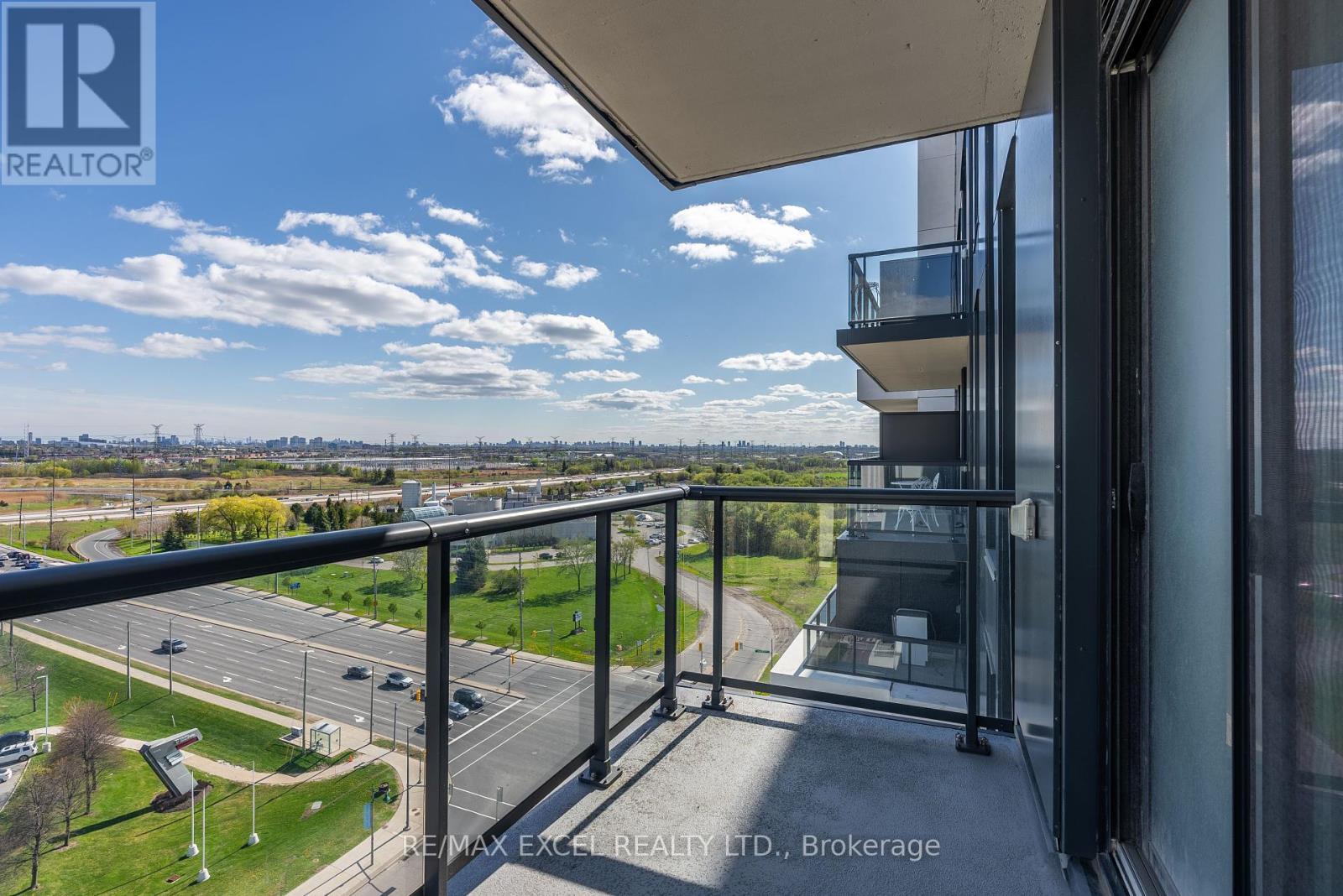 












1411 - 10 ROUGE VALLEY DRIVE W

,
Markham (Unionville),




Ontario
L6G0G9


