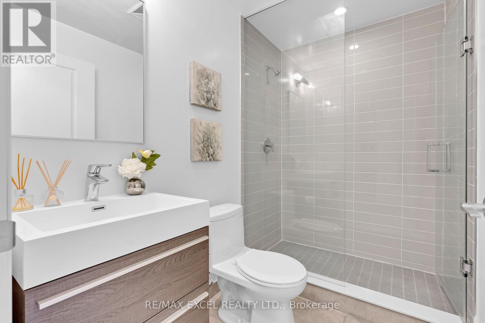 












1411 - 10 ROUGE VALLEY DRIVE W

,
Markham (Unionville),




Ontario
L6G0G9

