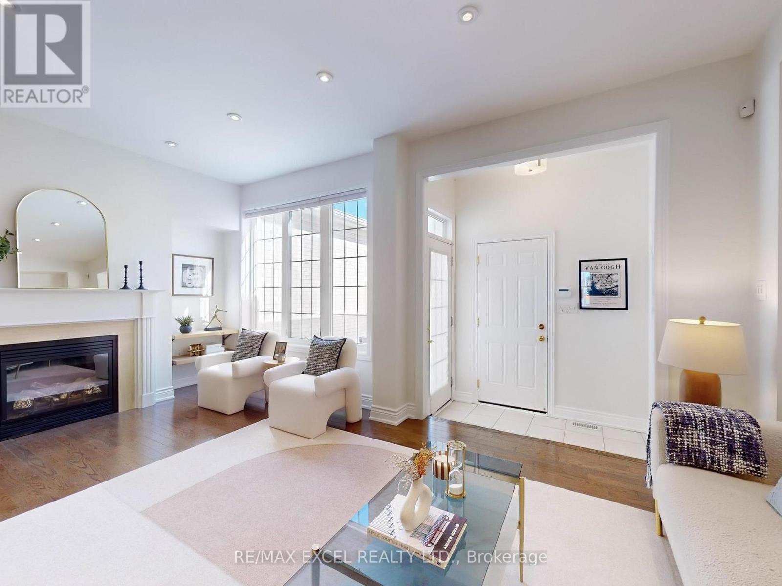 












10327 WOODBINE AVENUE

,
Markham (Cathedraltown),




Ontario
L6C0J7

