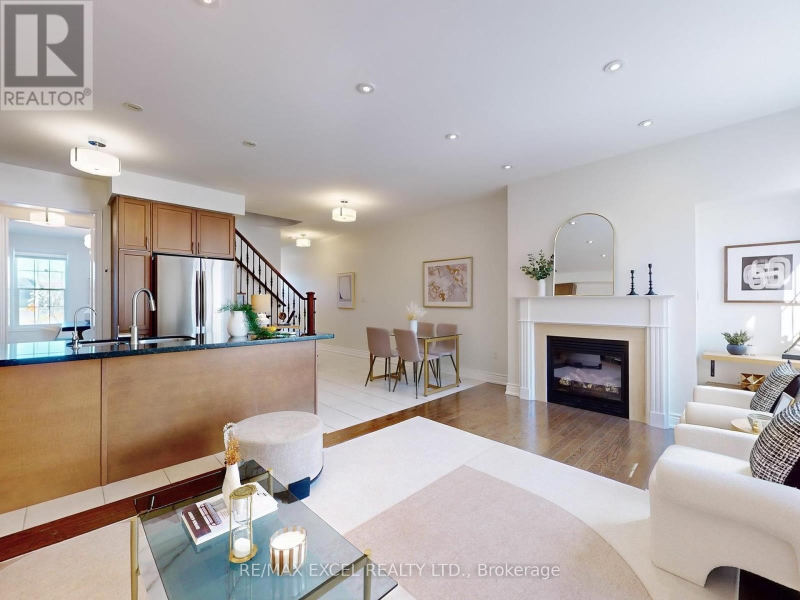 












10327 WOODBINE AVENUE

,
Markham (Cathedraltown),




Ontario
L6C0J7

