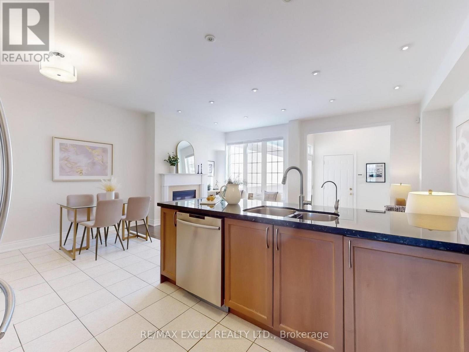 












10327 WOODBINE AVENUE

,
Markham (Cathedraltown),




Ontario
L6C0J7

