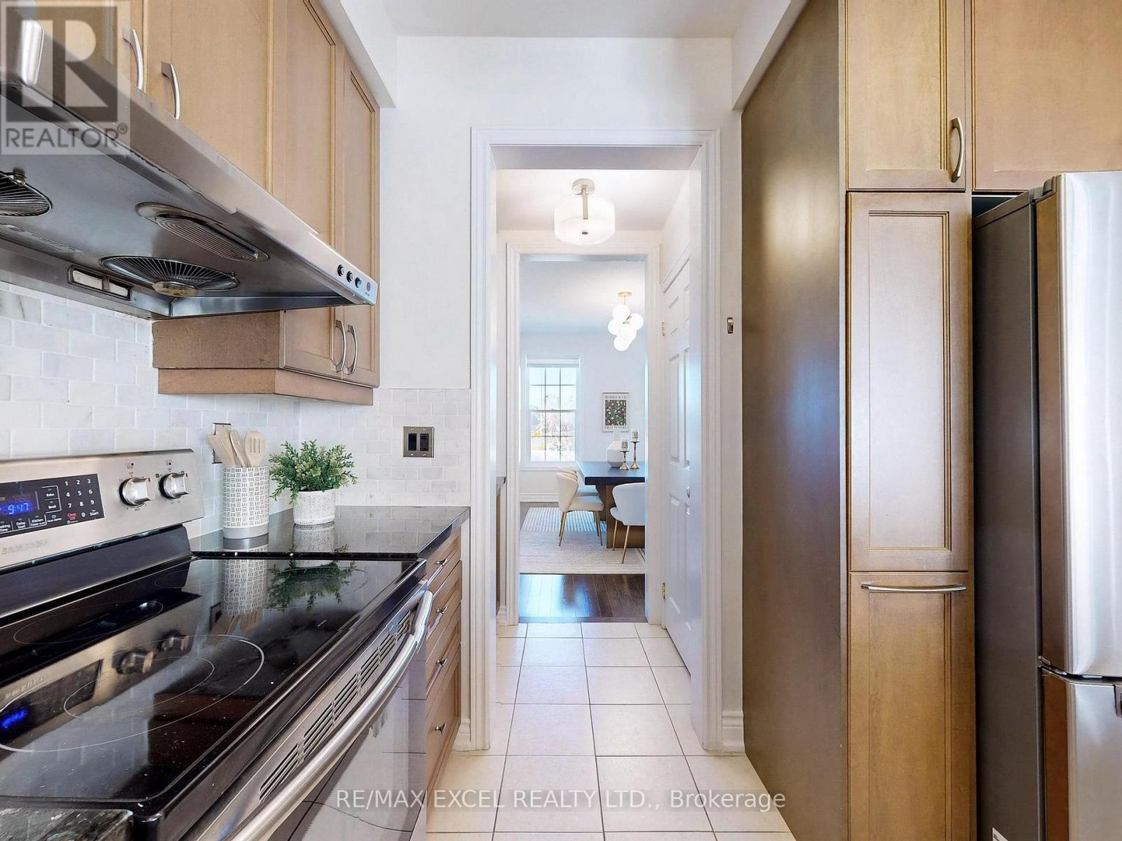 












10327 WOODBINE AVENUE

,
Markham (Cathedraltown),




Ontario
L6C0J7

