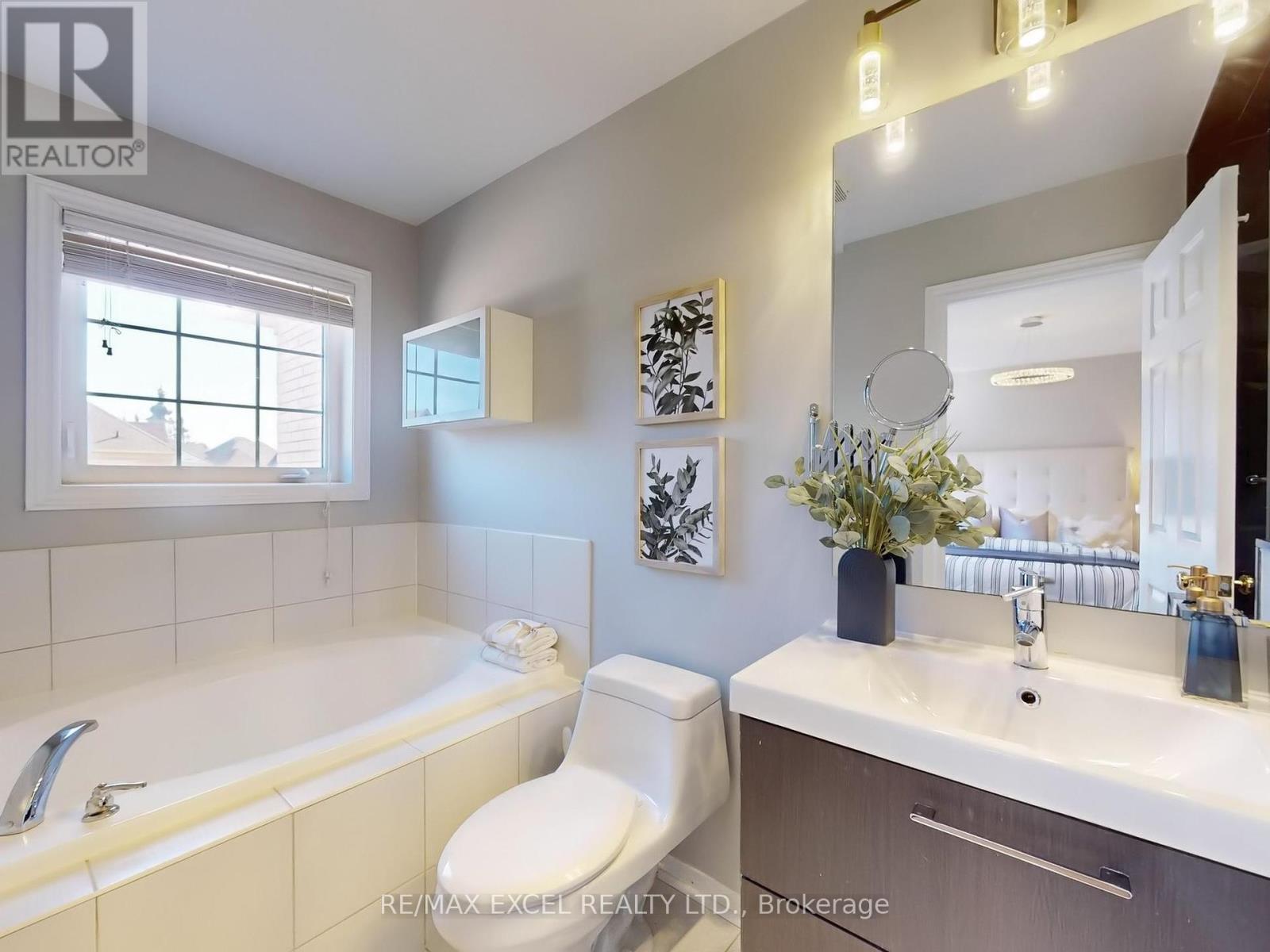 












10327 WOODBINE AVENUE

,
Markham (Cathedraltown),




Ontario
L6C0J7

