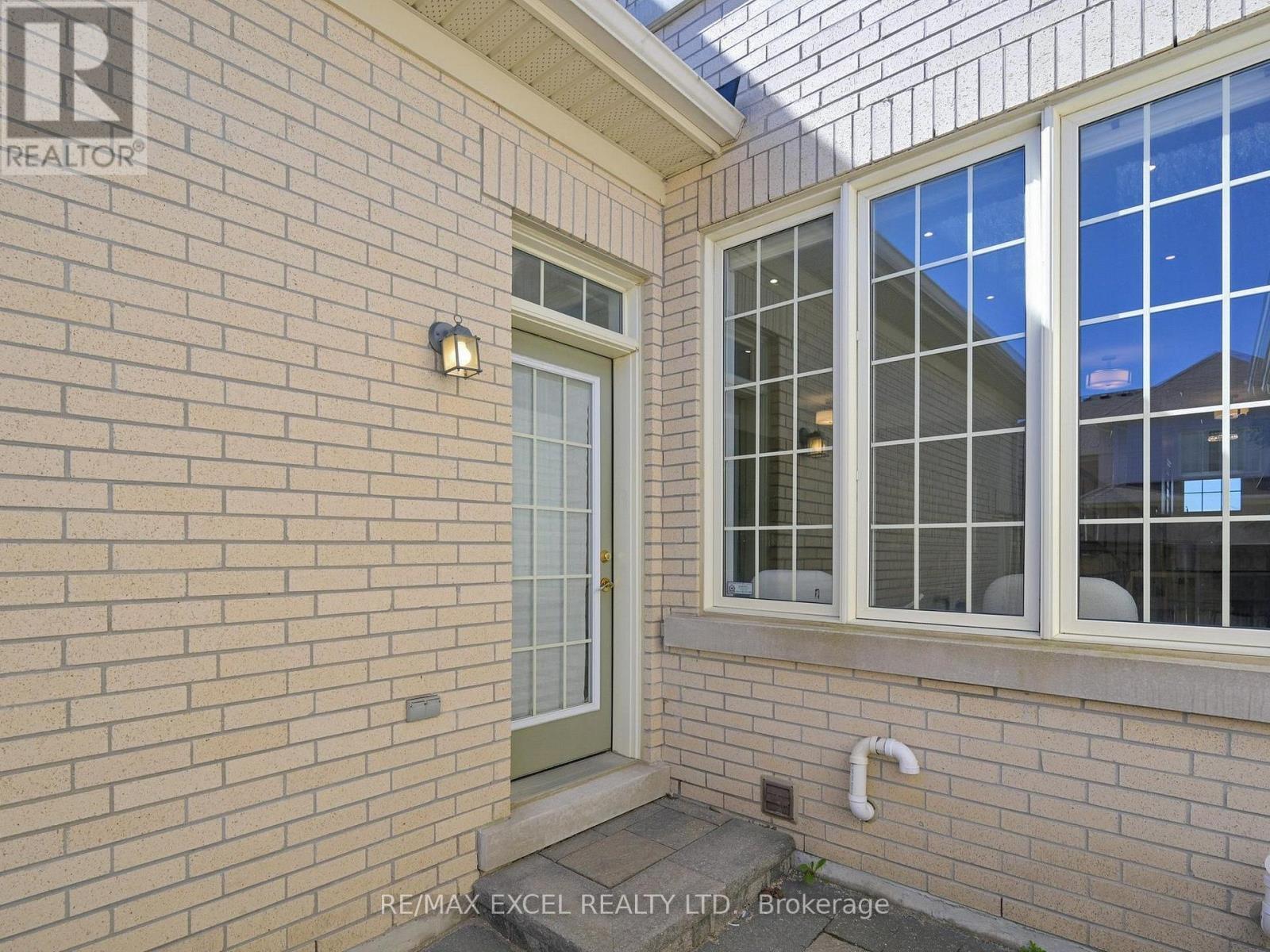 












10327 WOODBINE AVENUE

,
Markham (Cathedraltown),




Ontario
L6C0J7

