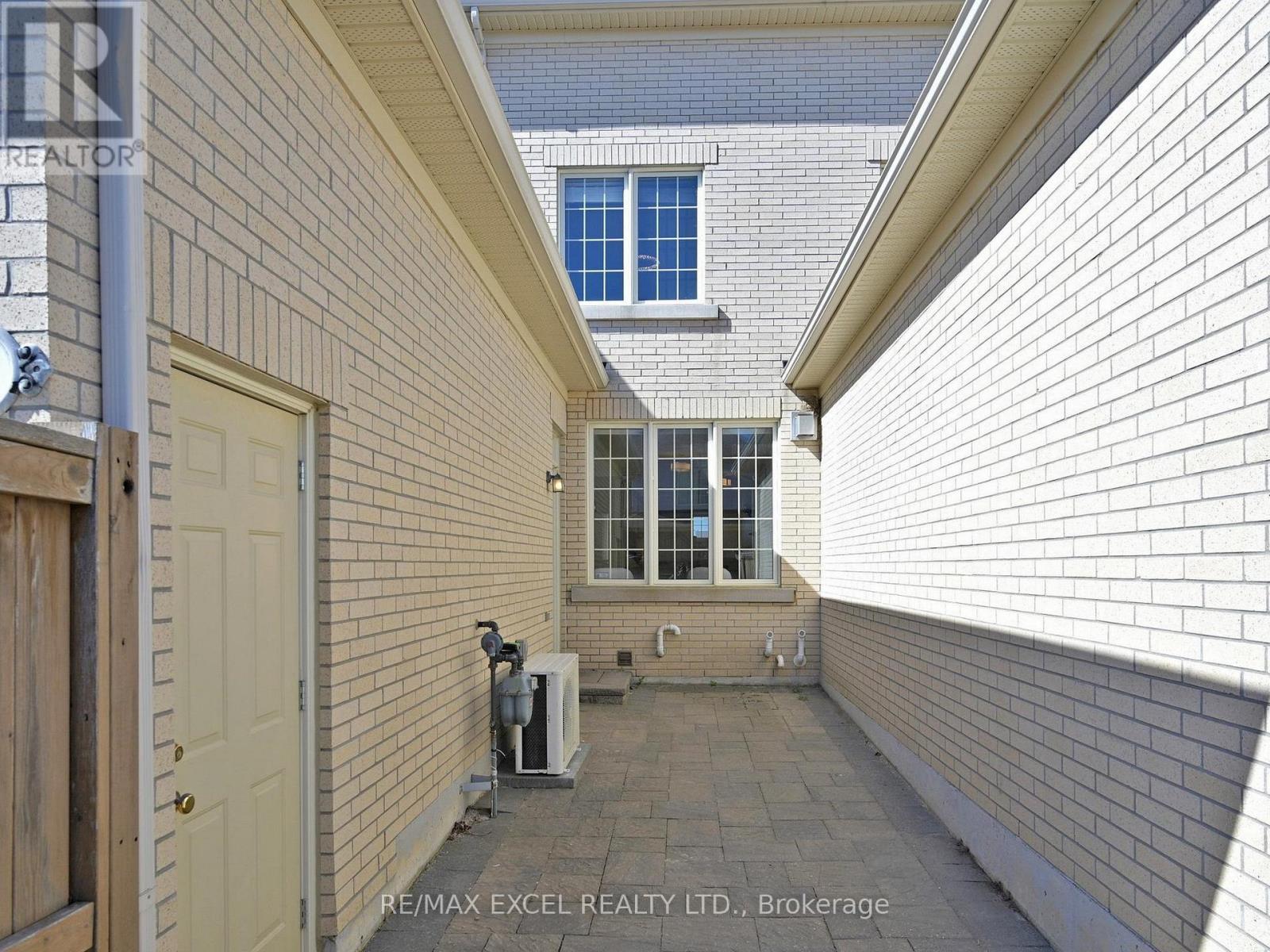 












10327 WOODBINE AVENUE

,
Markham (Cathedraltown),




Ontario
L6C0J7

