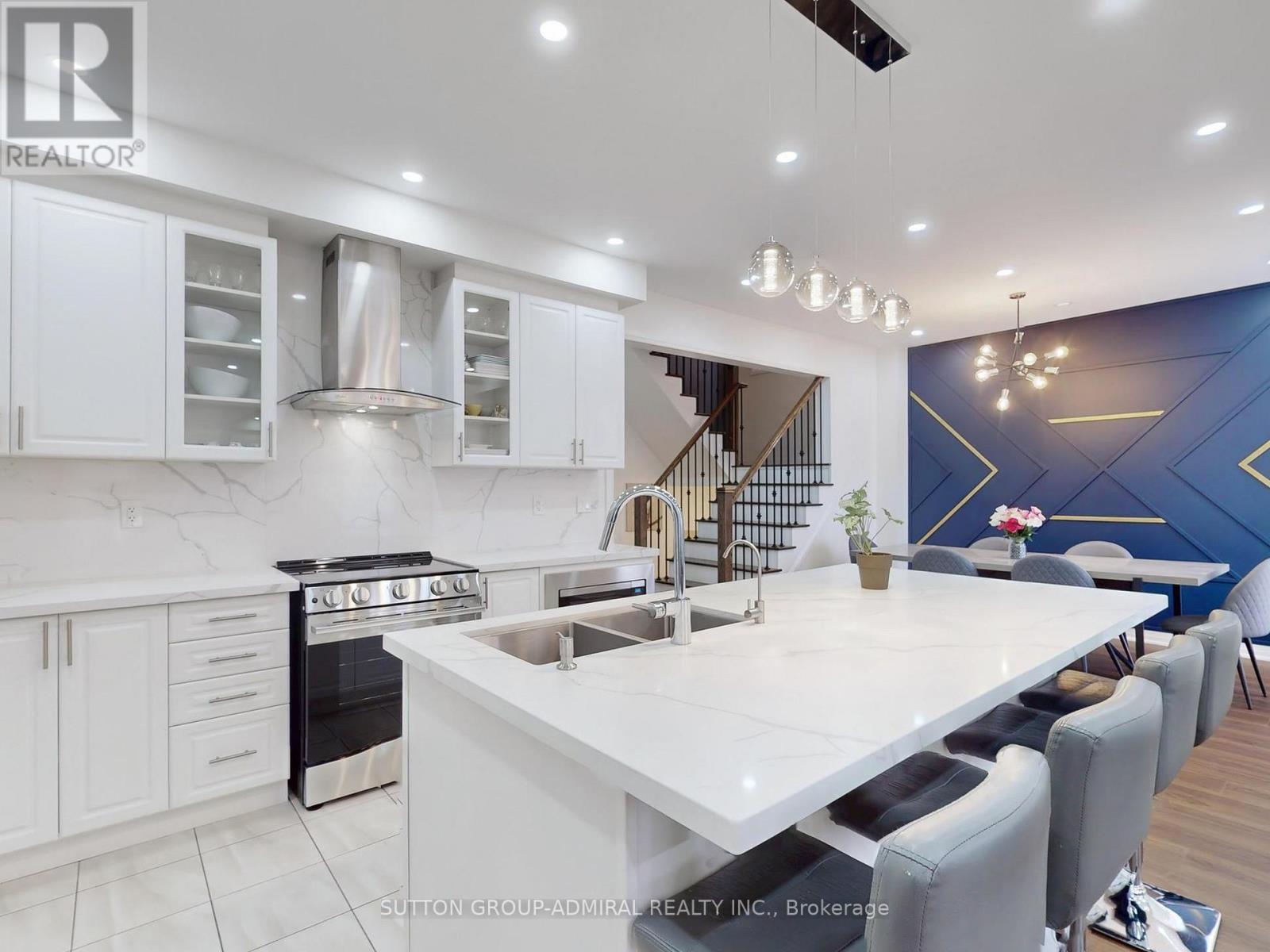 












22 CASSERLEY CRESCENT

,
New Tecumseth (Tottenham),




Ontario
L0G1W0

