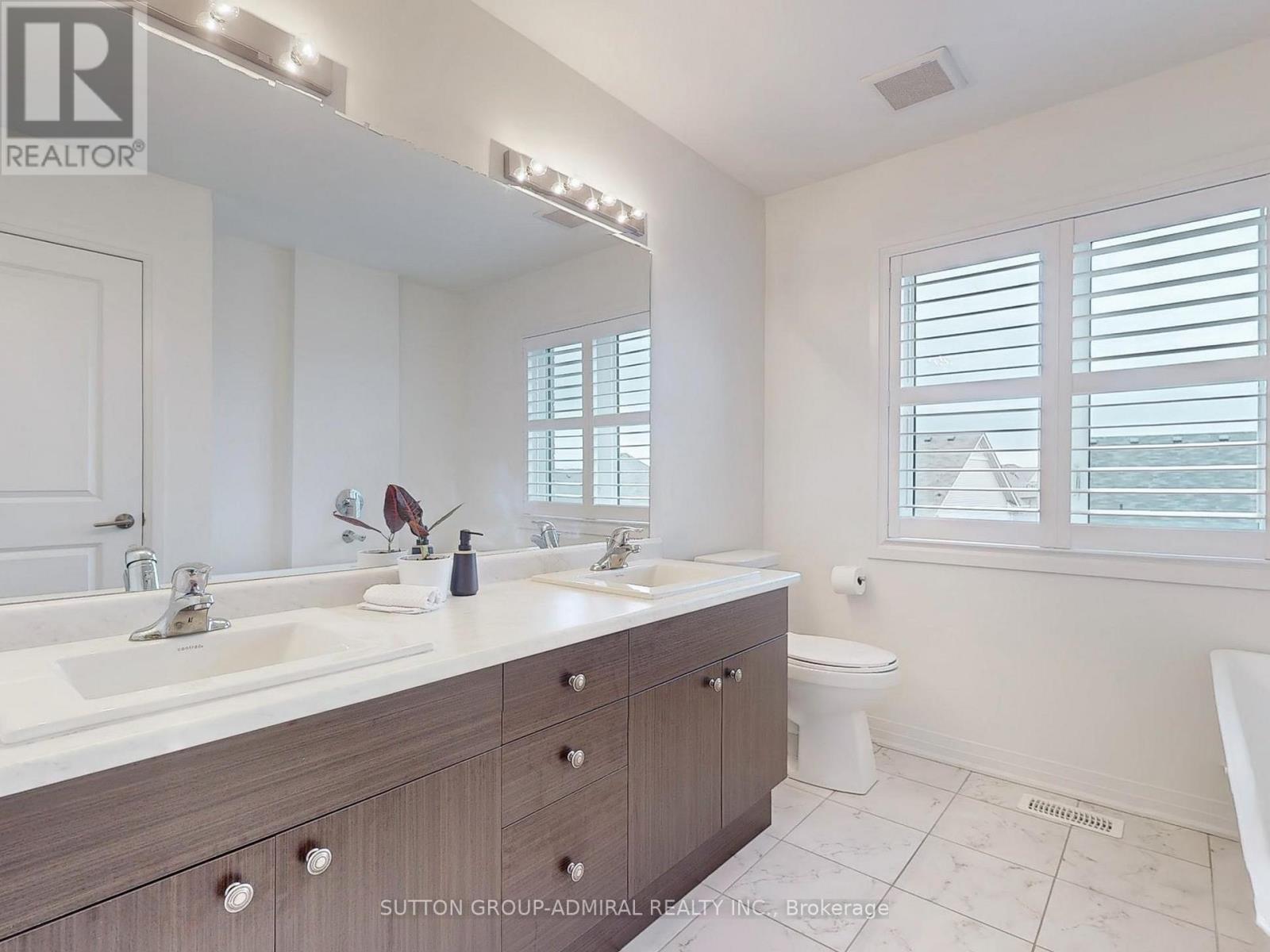 












22 CASSERLEY CRESCENT

,
New Tecumseth (Tottenham),




Ontario
L0G1W0

