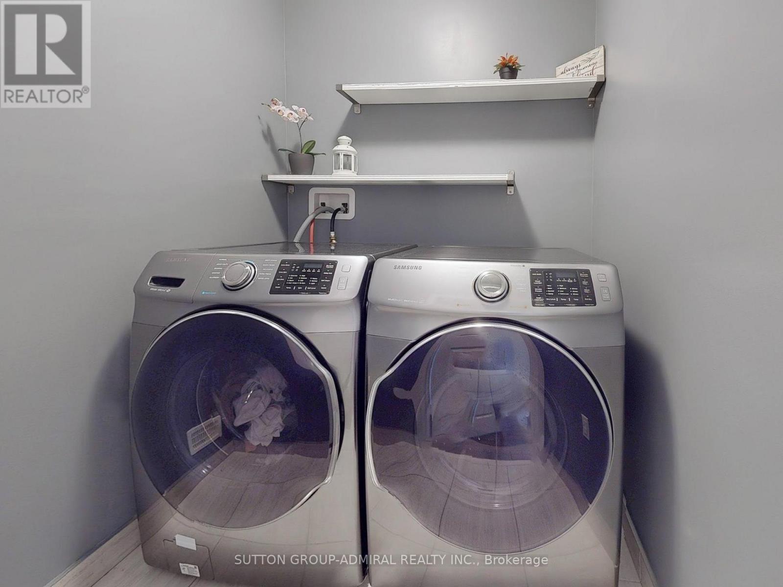 












22 CASSERLEY CRESCENT

,
New Tecumseth (Tottenham),




Ontario
L0G1W0

