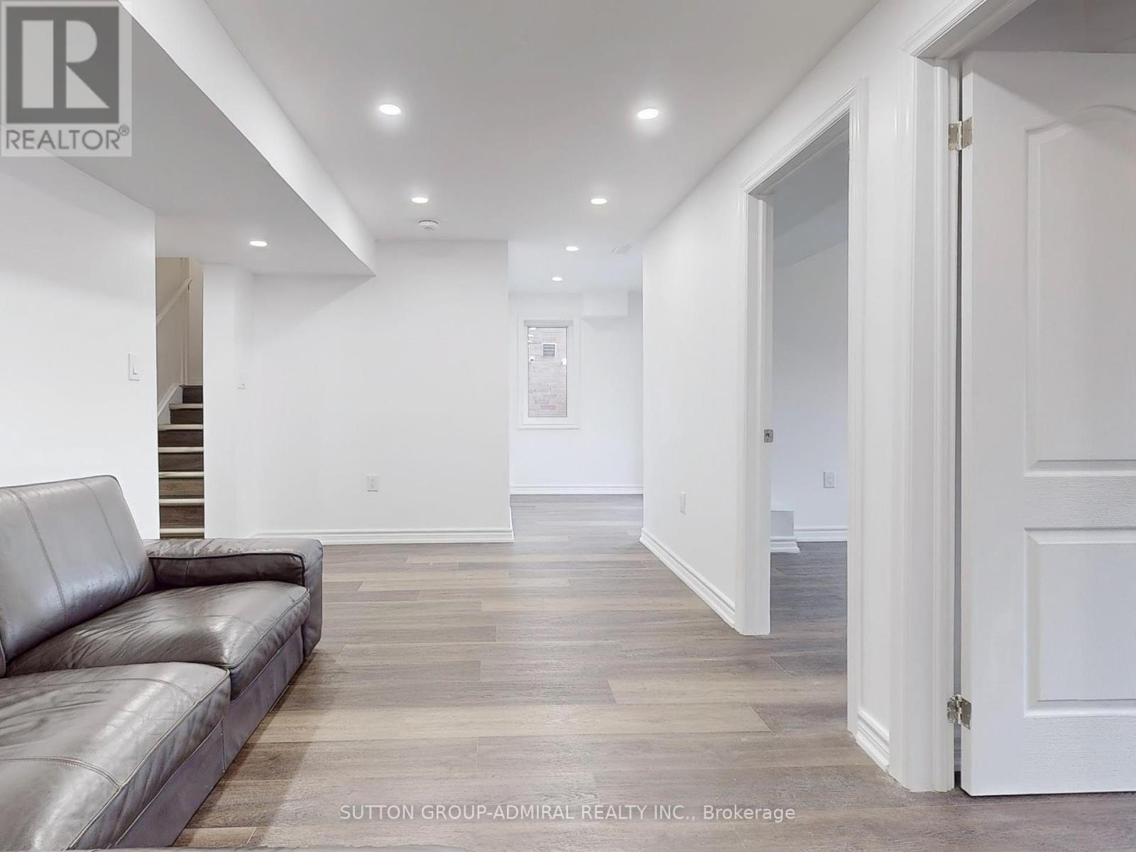 












22 CASSERLEY CRESCENT

,
New Tecumseth (Tottenham),




Ontario
L0G1W0

