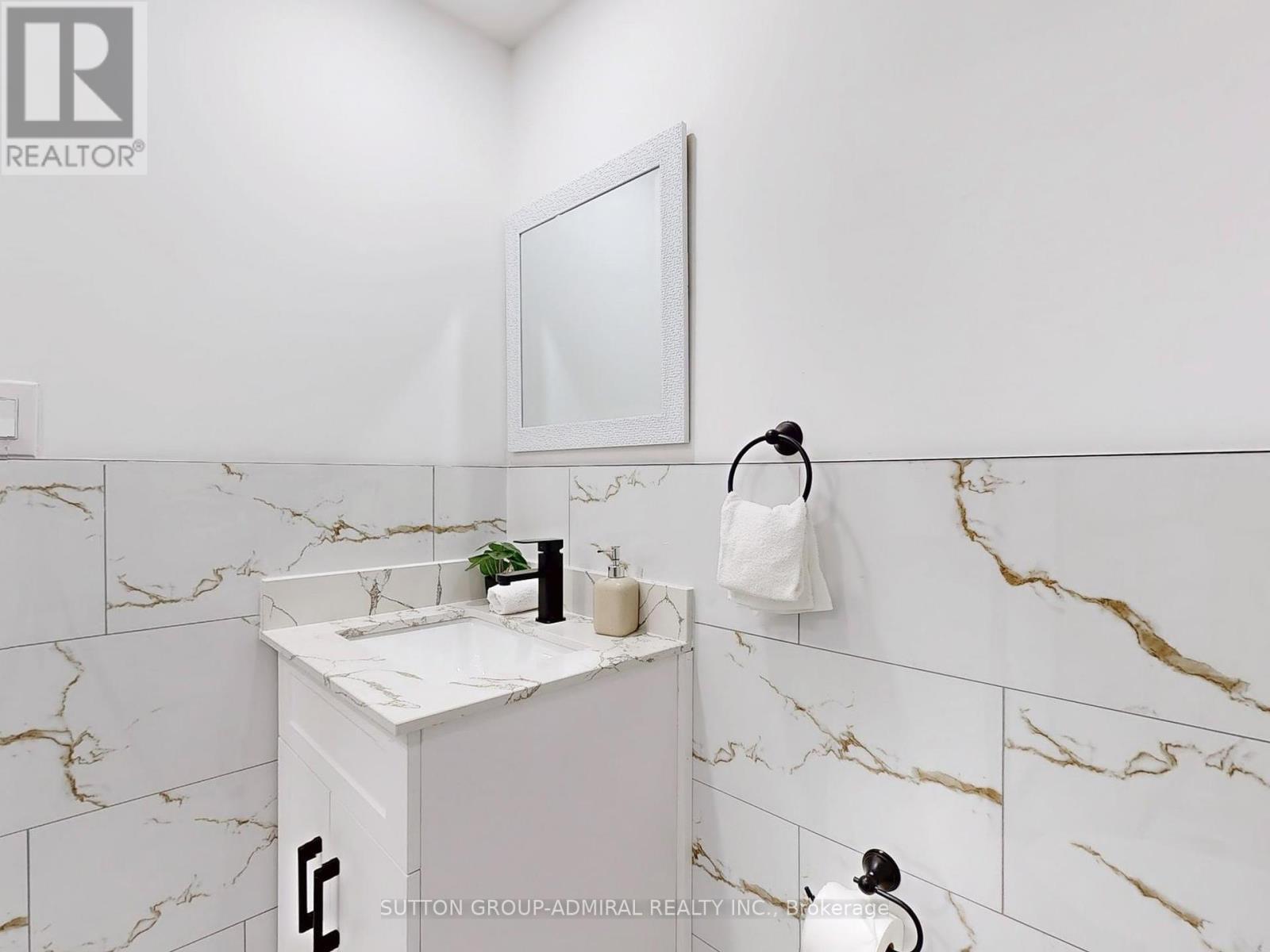 












22 CASSERLEY CRESCENT

,
New Tecumseth (Tottenham),




Ontario
L0G1W0

