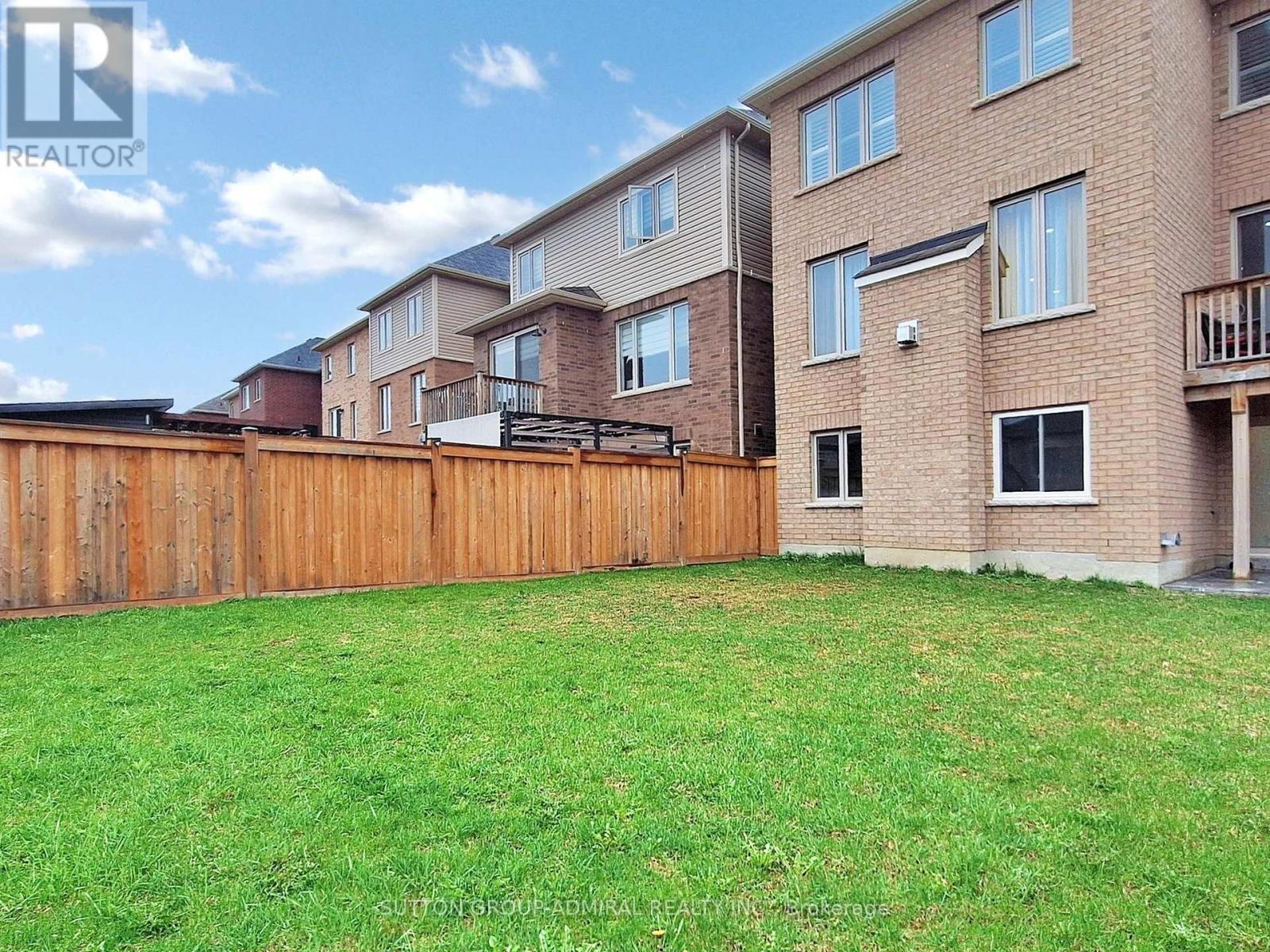 












22 CASSERLEY CRESCENT

,
New Tecumseth (Tottenham),




Ontario
L0G1W0

