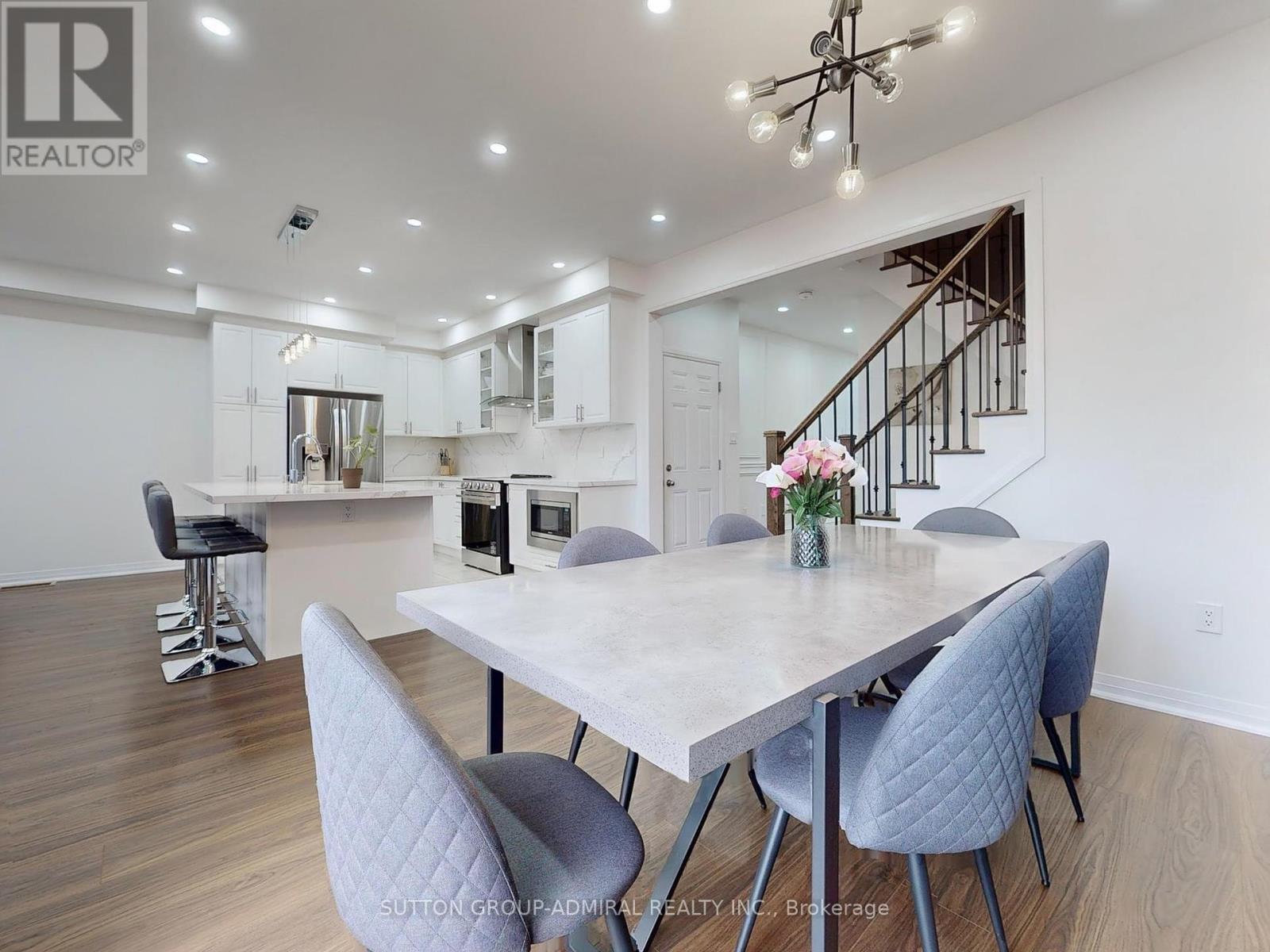 












22 CASSERLEY CRESCENT

,
New Tecumseth (Tottenham),




Ontario
L0G1W0


