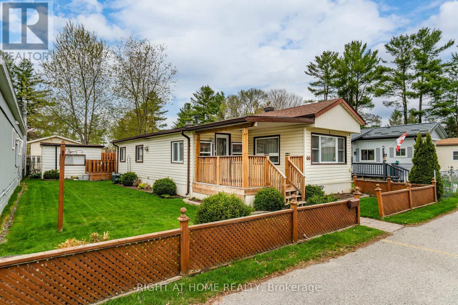 












99 8TH STREET

,
Essa (Angus),




Ontario
L3W0L4

