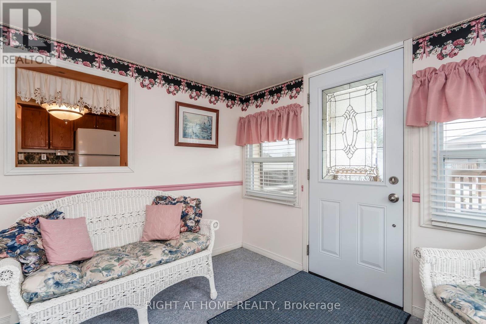 












99 8TH STREET

,
Essa (Angus),




Ontario
L3W0L4


