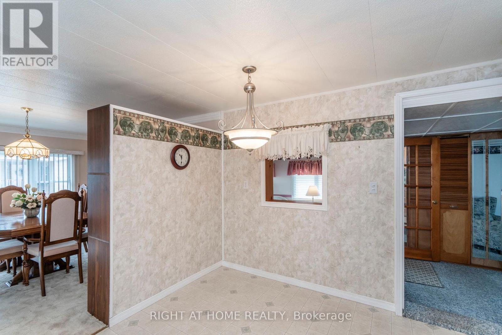 












99 8TH STREET

,
Essa (Angus),




Ontario
L3W0L4

