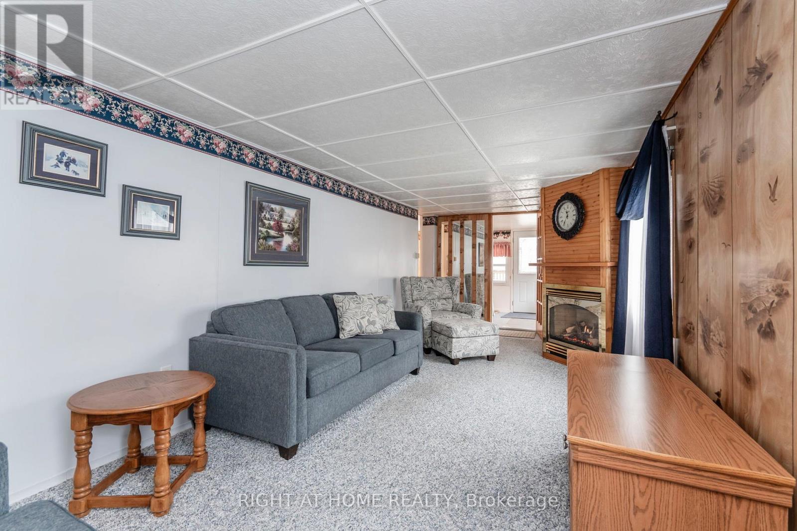 












99 8TH STREET

,
Essa (Angus),




Ontario
L3W0L4


