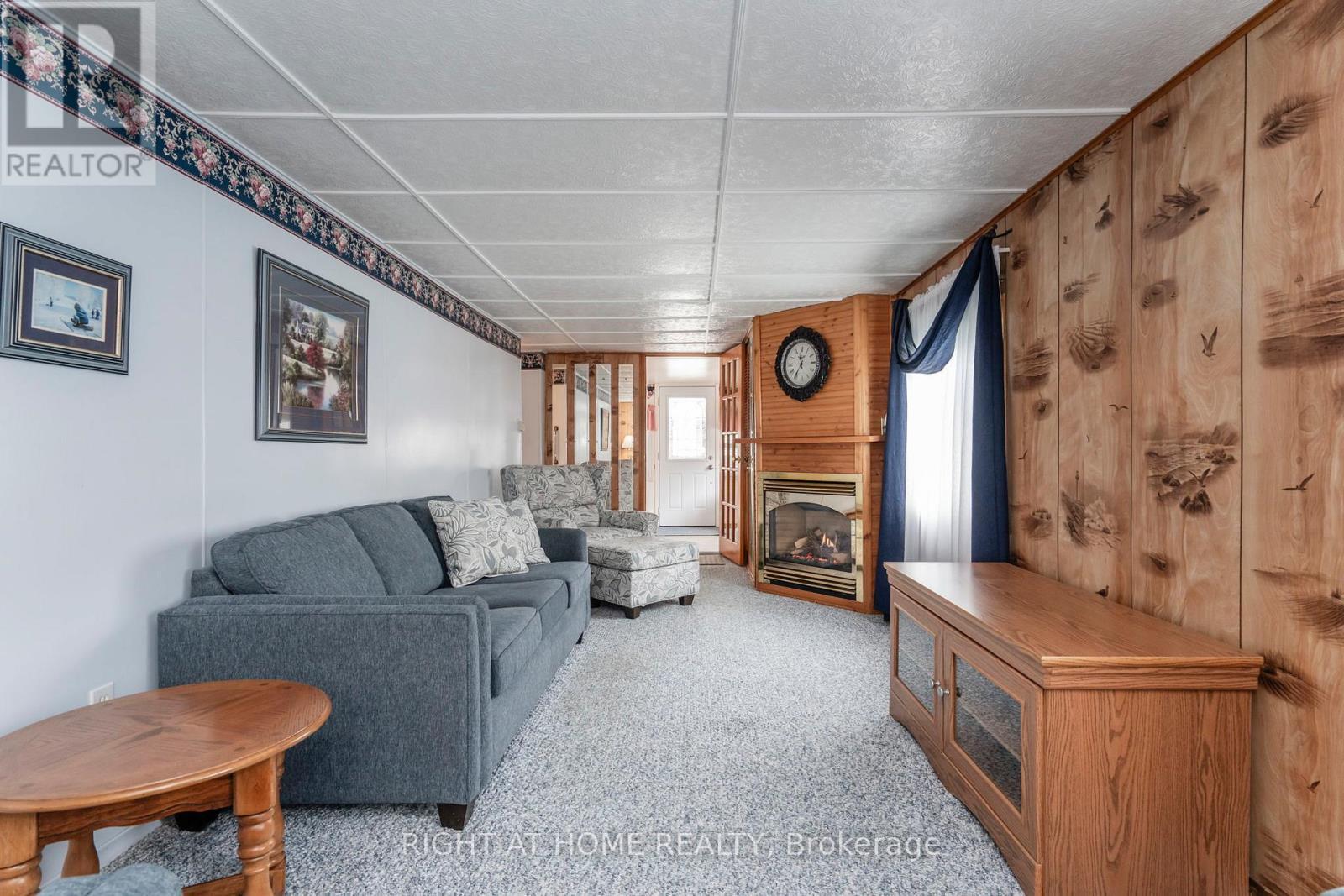 












99 8TH STREET

,
Essa (Angus),




Ontario
L3W0L4

