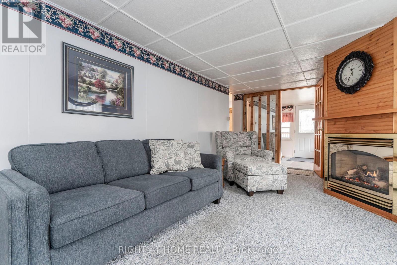












99 8TH STREET

,
Essa (Angus),




Ontario
L3W0L4

