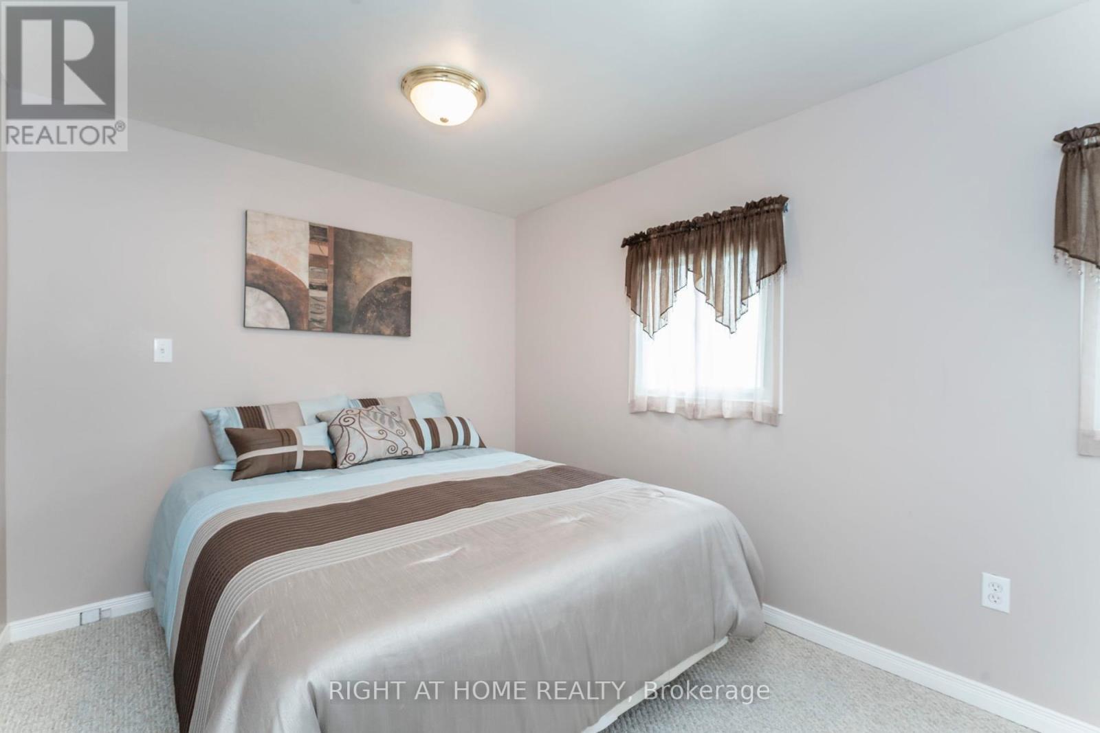 












99 8TH STREET

,
Essa (Angus),




Ontario
L3W0L4

