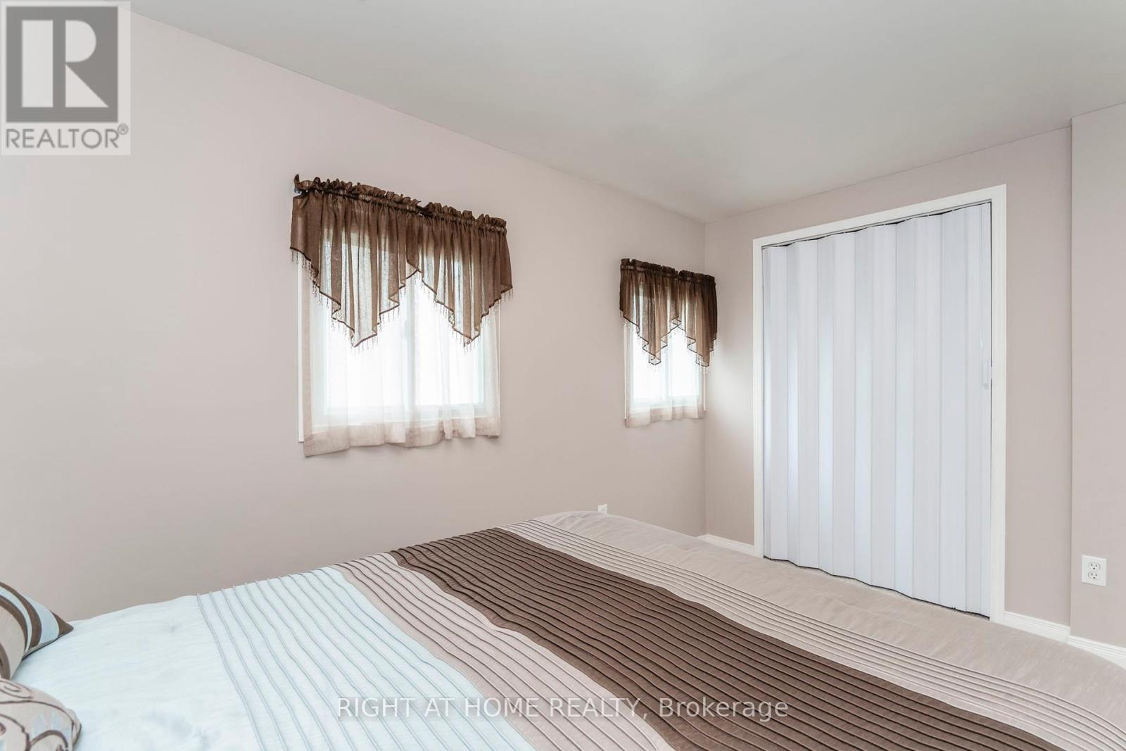 












99 8TH STREET

,
Essa (Angus),




Ontario
L3W0L4

