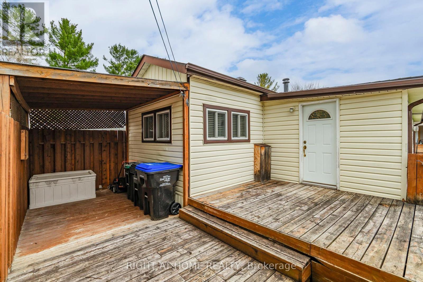 












99 8TH STREET

,
Essa (Angus),




Ontario
L3W0L4


