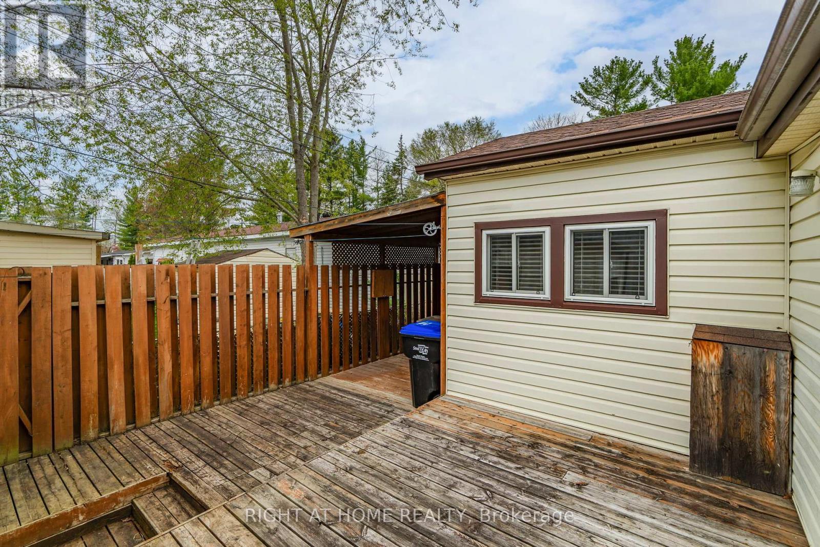 












99 8TH STREET

,
Essa (Angus),




Ontario
L3W0L4

