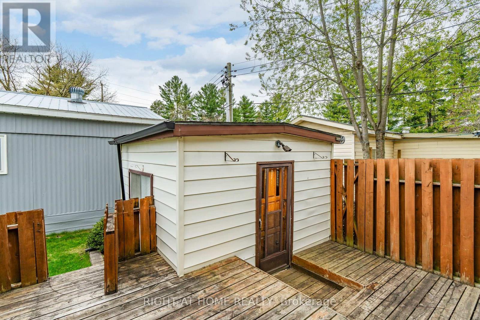 












99 8TH STREET

,
Essa (Angus),




Ontario
L3W0L4


