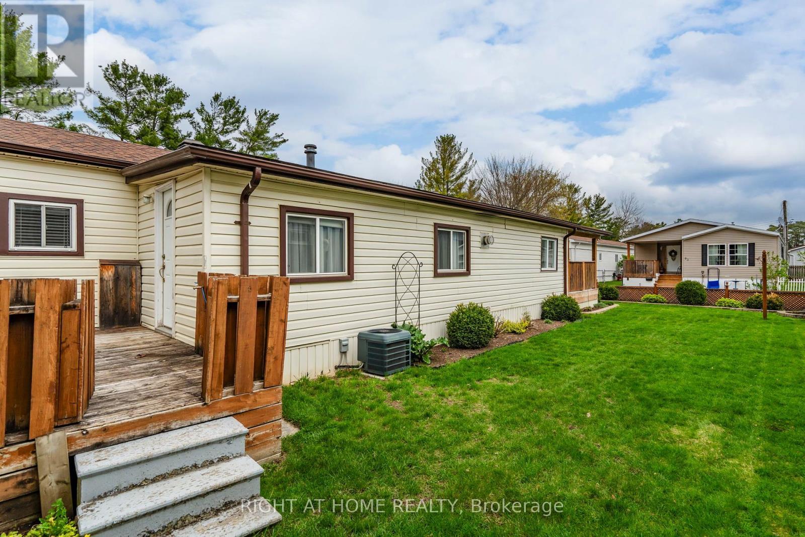 












99 8TH STREET

,
Essa (Angus),




Ontario
L3W0L4

