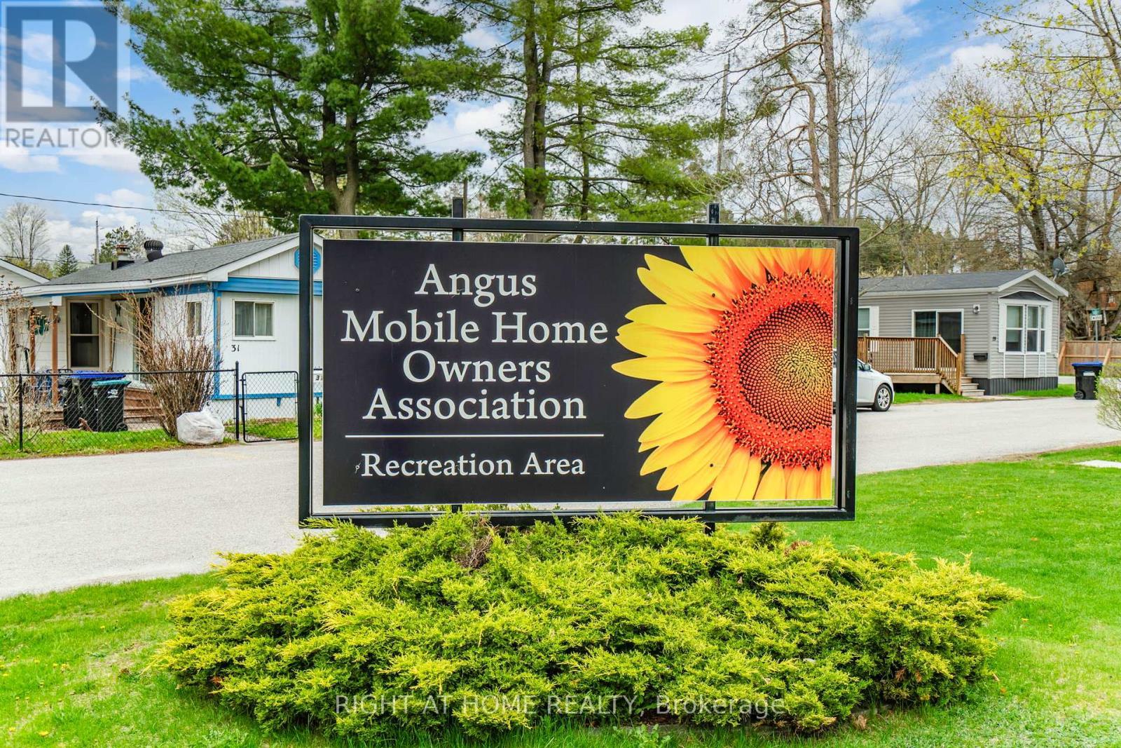 












99 8TH STREET

,
Essa (Angus),




Ontario
L3W0L4

