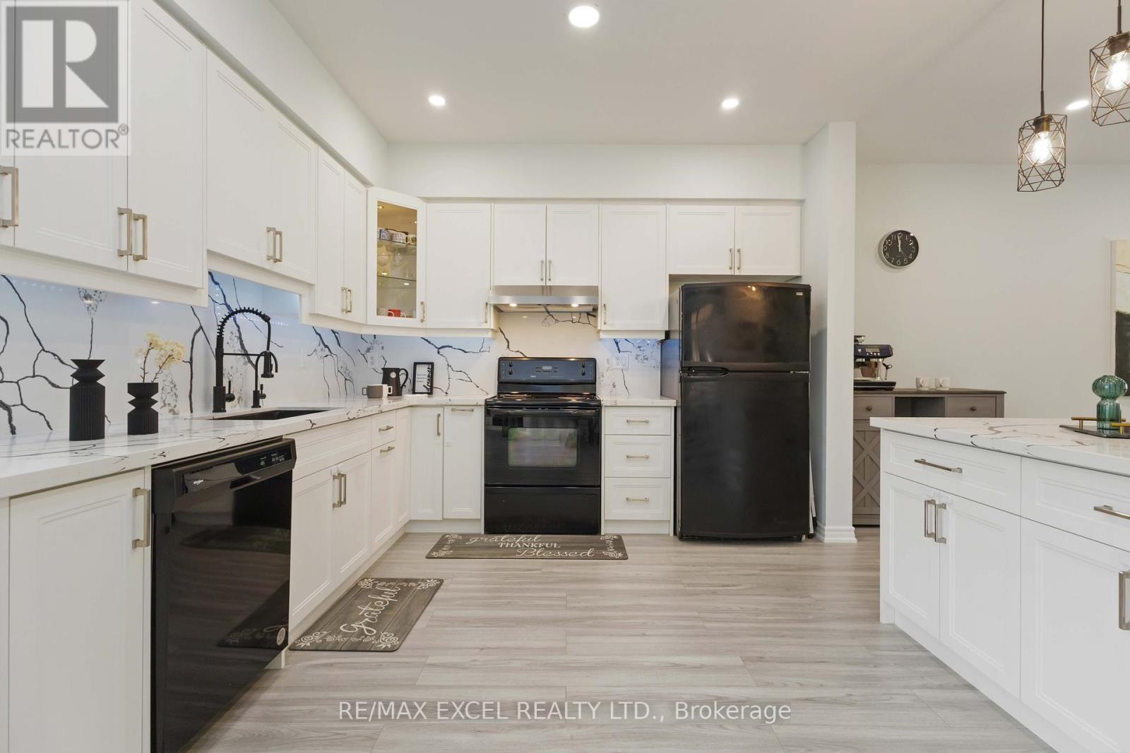 












23 PINECLIFF AVENUE

,
Markham (Cornell),




Ontario
L6B0K3


