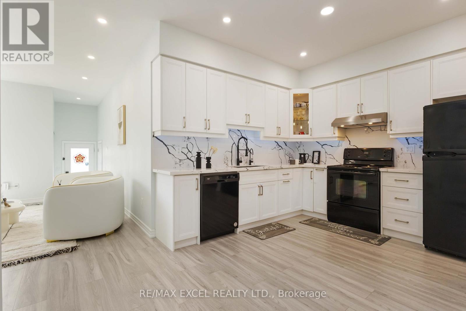 












23 PINECLIFF AVENUE

,
Markham (Cornell),




Ontario
L6B0K3

