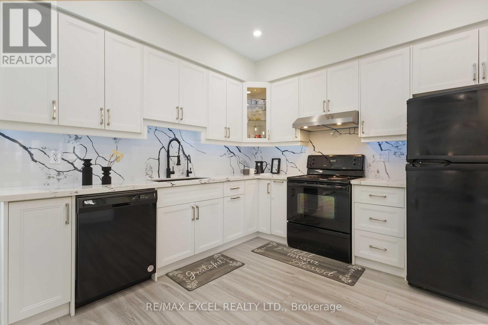 












23 PINECLIFF AVENUE

,
Markham (Cornell),




Ontario
L6B0K3

