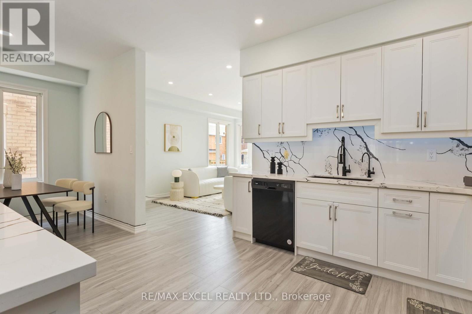 












23 PINECLIFF AVENUE

,
Markham (Cornell),




Ontario
L6B0K3

