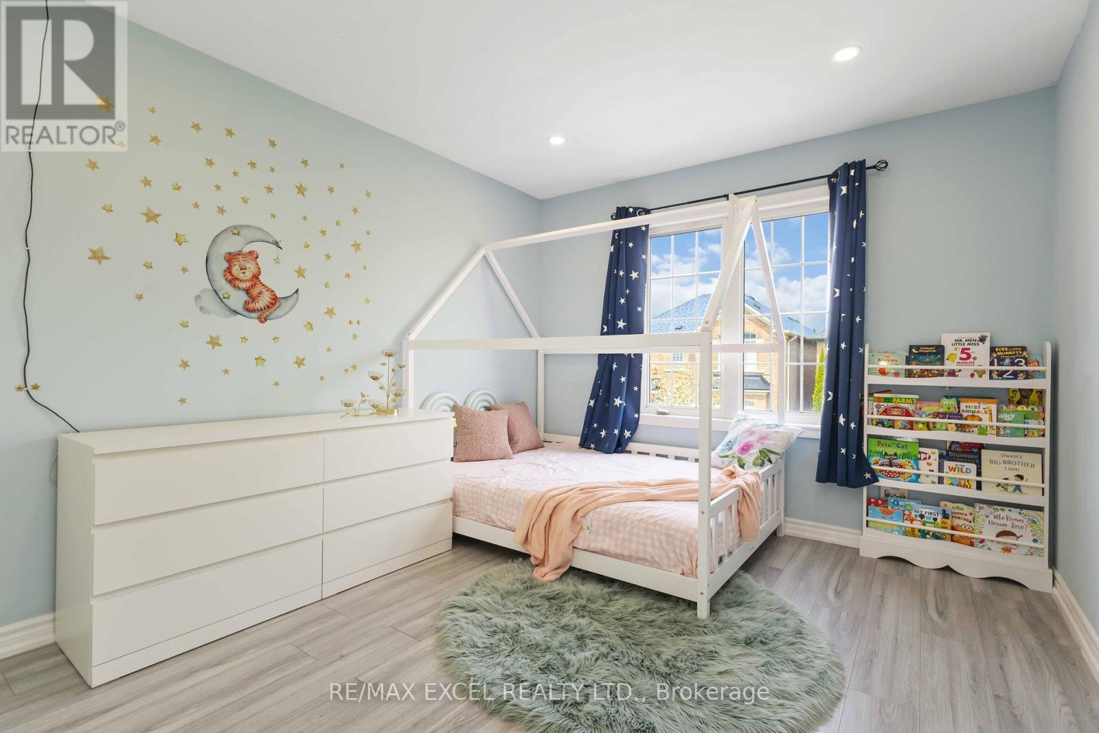 












23 PINECLIFF AVENUE

,
Markham (Cornell),




Ontario
L6B0K3

