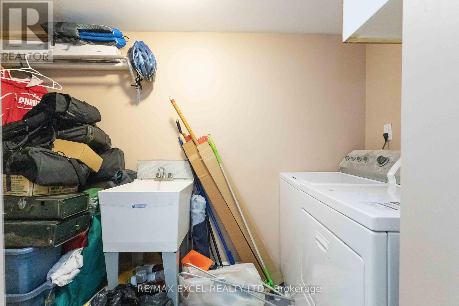 












23 PINECLIFF AVENUE

,
Markham (Cornell),




Ontario
L6B0K3

