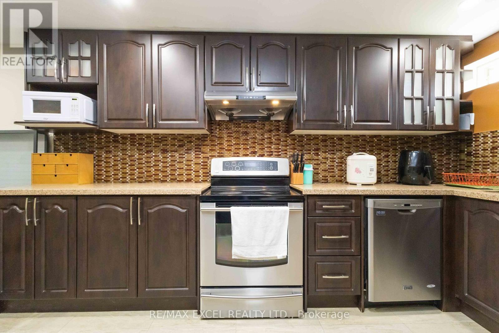 












23 PINECLIFF AVENUE

,
Markham (Cornell),




Ontario
L6B0K3

