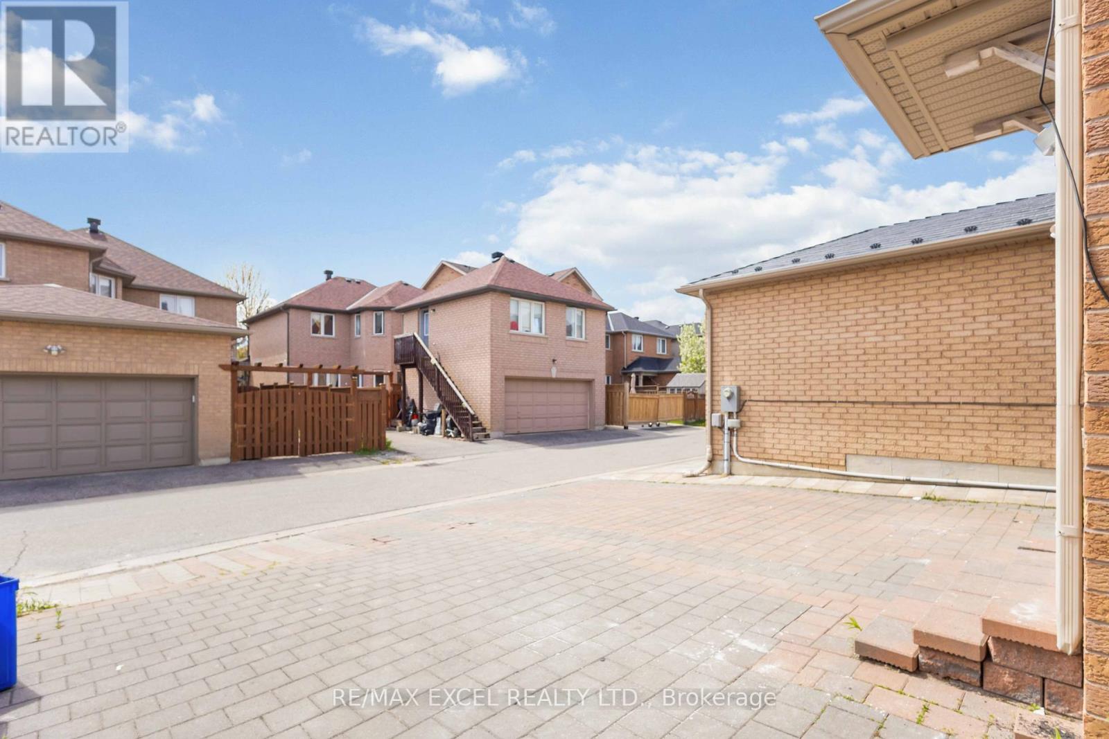












23 PINECLIFF AVENUE

,
Markham (Cornell),




Ontario
L6B0K3


