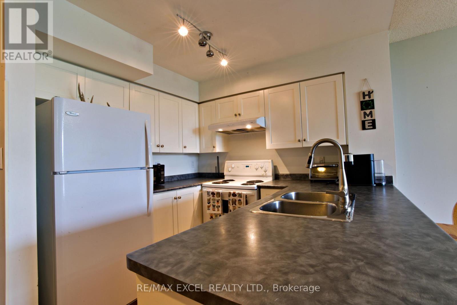 












410 - 19 NORTHERN HEIGHTS DRIVE

,
Richmond Hill (Langstaff),




Ontario
L4S4M4

